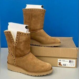 UGG CYD Short Chestnut Suede/Sheepskin Studded Boots Womens Size 8.5